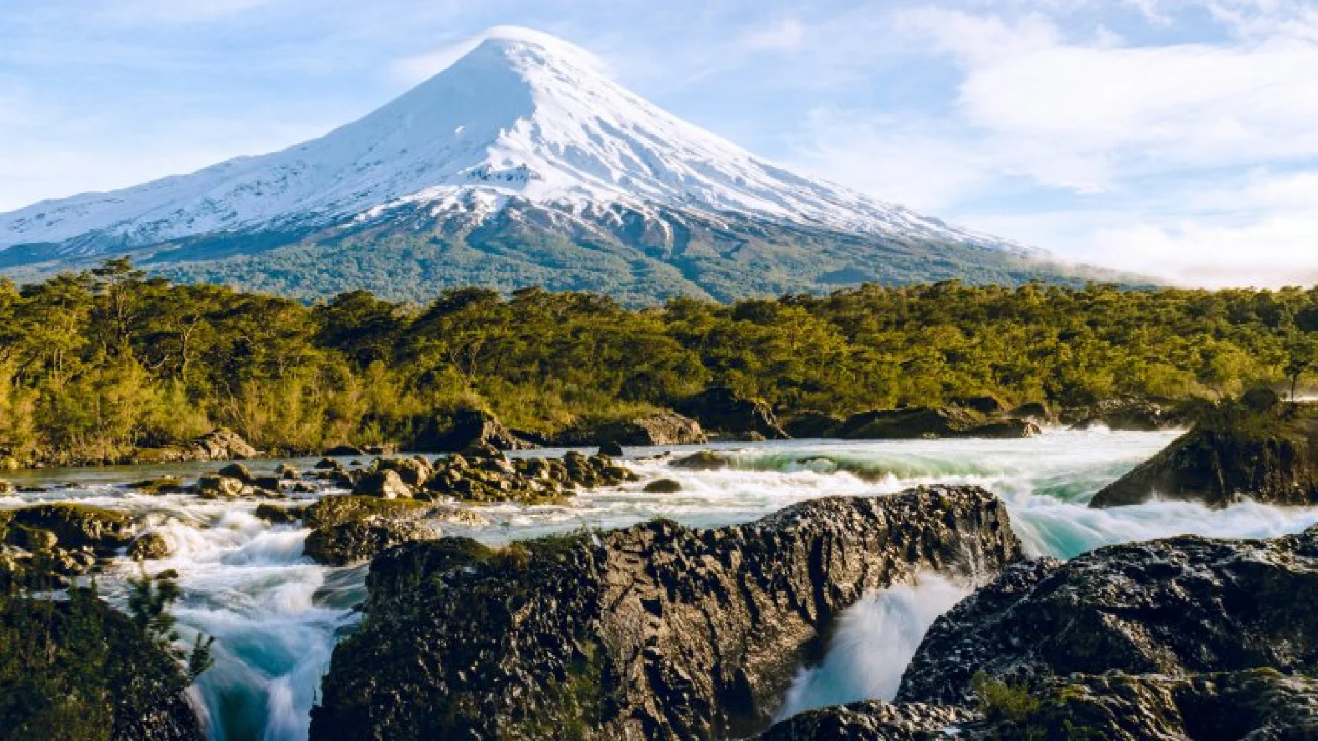Las Cascadas de Petrohué: Un Imperdible Natural en el Parque Nacional Vicente Pérez Rosales, Puerto Varas, Chile.